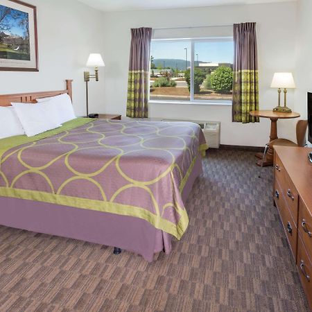 Super 8 By Wyndham Central Pt Medford Central Point Bagian luar foto