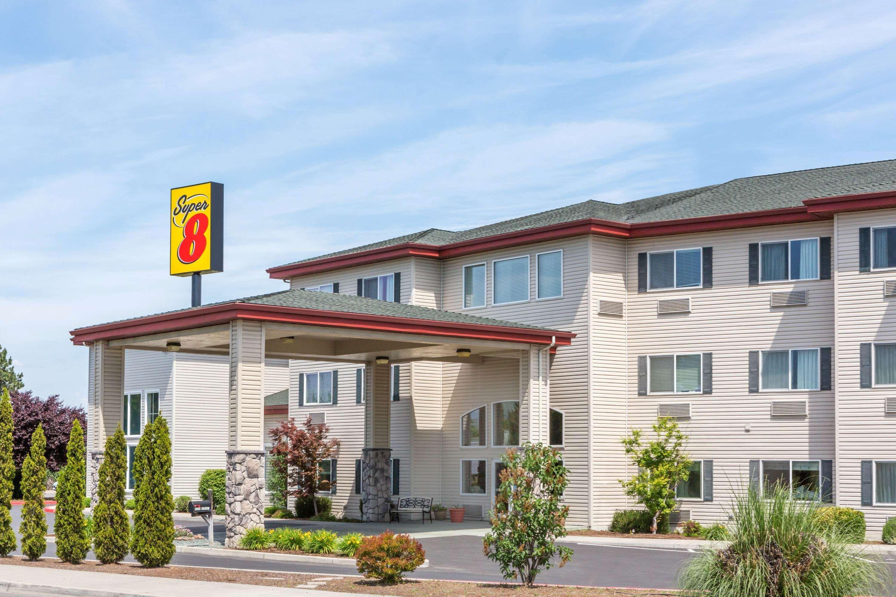 Super 8 By Wyndham Central Pt Medford Motel Central Point Bagian luar foto