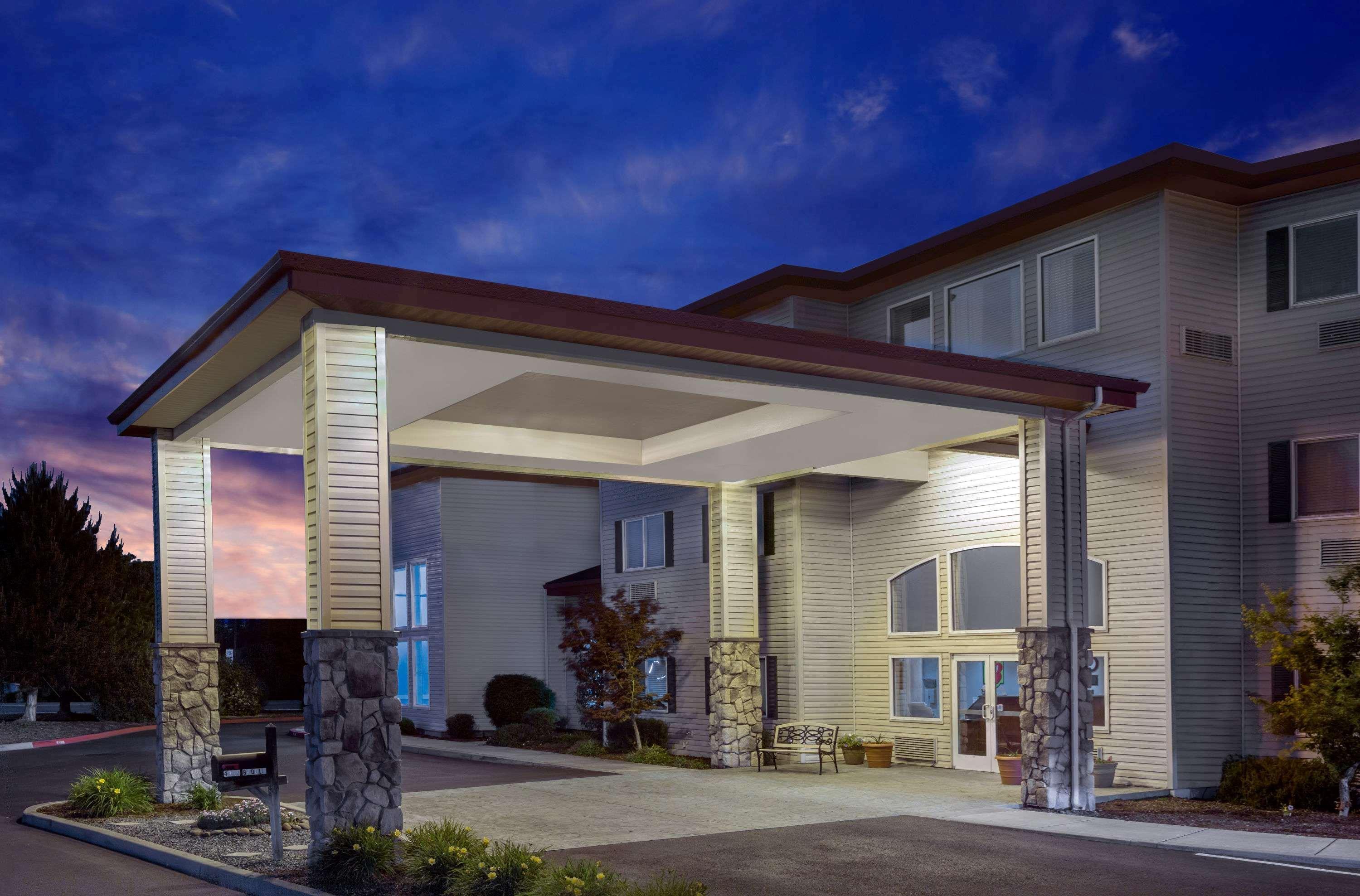 Super 8 By Wyndham Central Pt Medford Motel Central Point Bagian luar foto