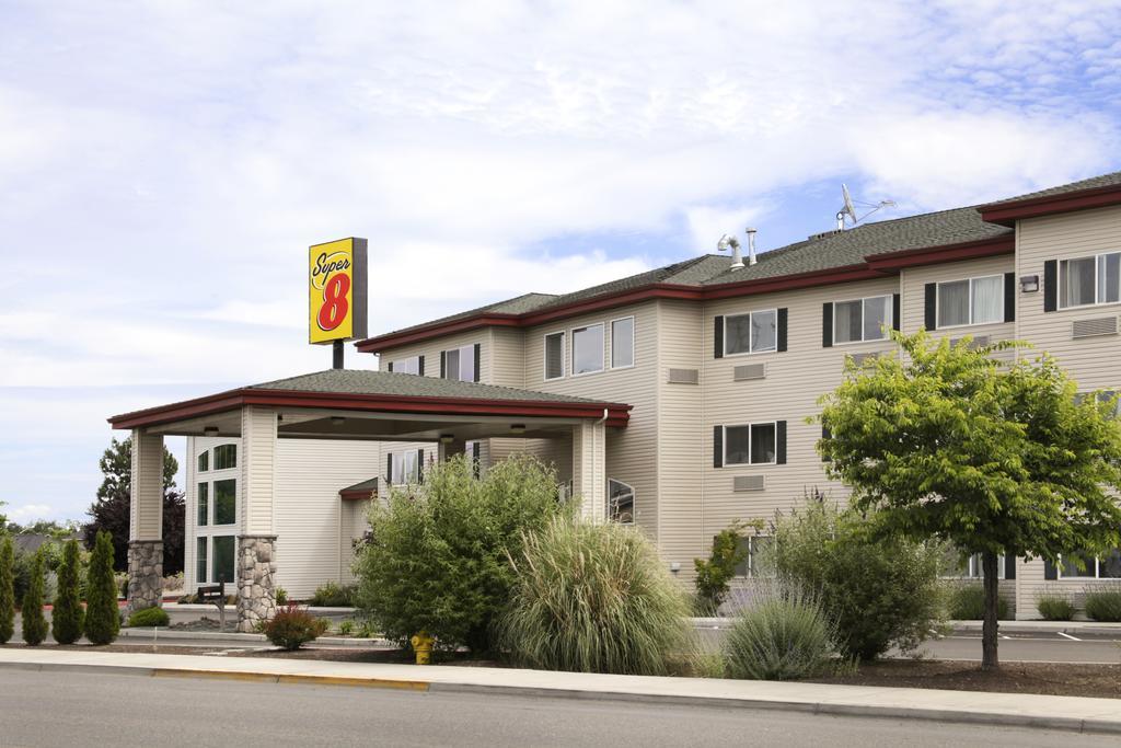 Super 8 By Wyndham Central Pt Medford Motel Central Point Bagian luar foto